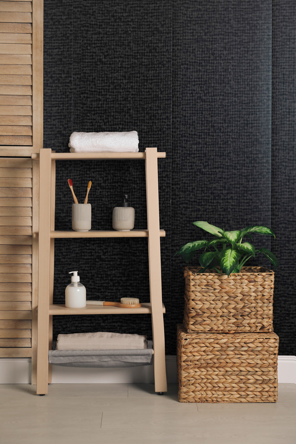 Black Mosaic 8mm Wet Wall